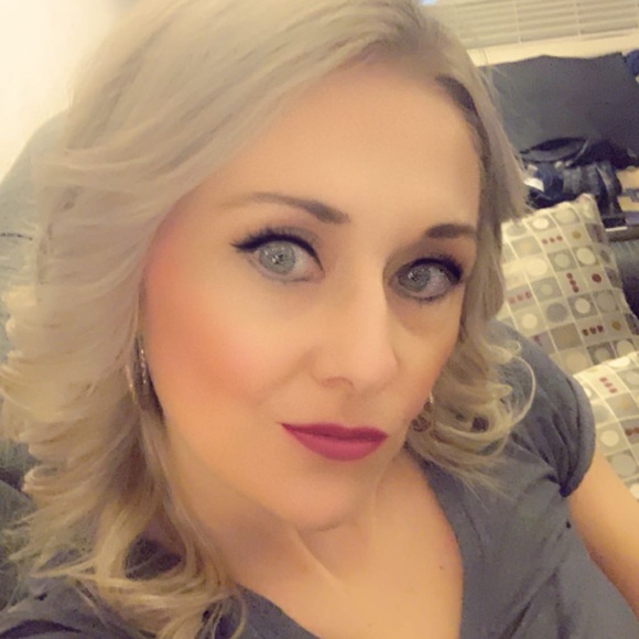 Meet your Posher, Allison - Picture 1 of 1